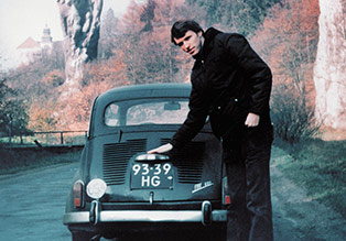 Тим Лезерман со своим стареньким авто Тим Лезерман со своим стареньким авто