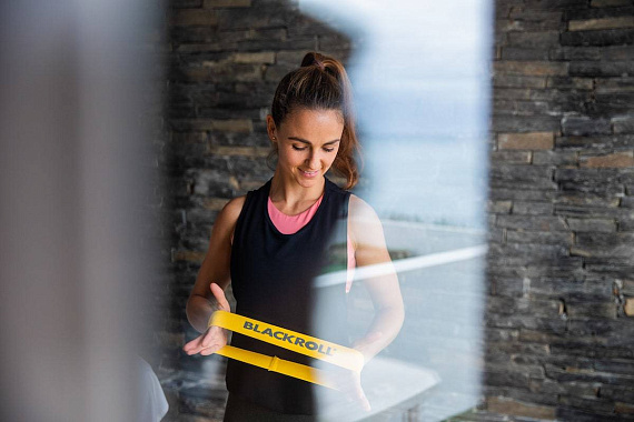 Мини-эспандер Blackroll Loop Band 30 см "Суперлегкое сопротивление" Желтый - Фото 3 большая