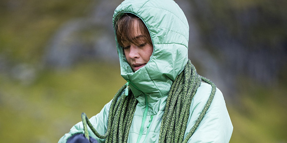 Куртка женская Norrona Falketind Thermo40 Zip Hood Malachite Green - Фото 8 большая