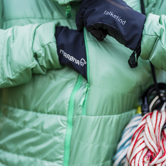 Куртка женская Norrona Falketind Thermo40 Zip Hood Malachite Green - Фото 9 большая