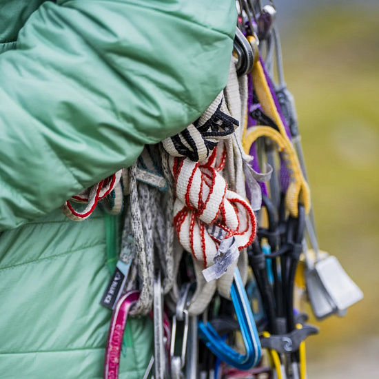 Куртка женская Norrona Falketind Thermo40 Zip Hood Malachite Green - Фото 10 большая