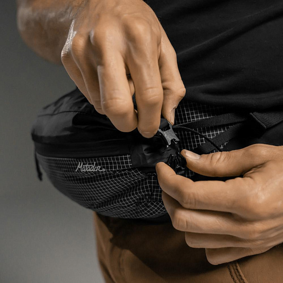 Поясная сумка Matador Freerain Hip 2L Black - Фото 15 большая